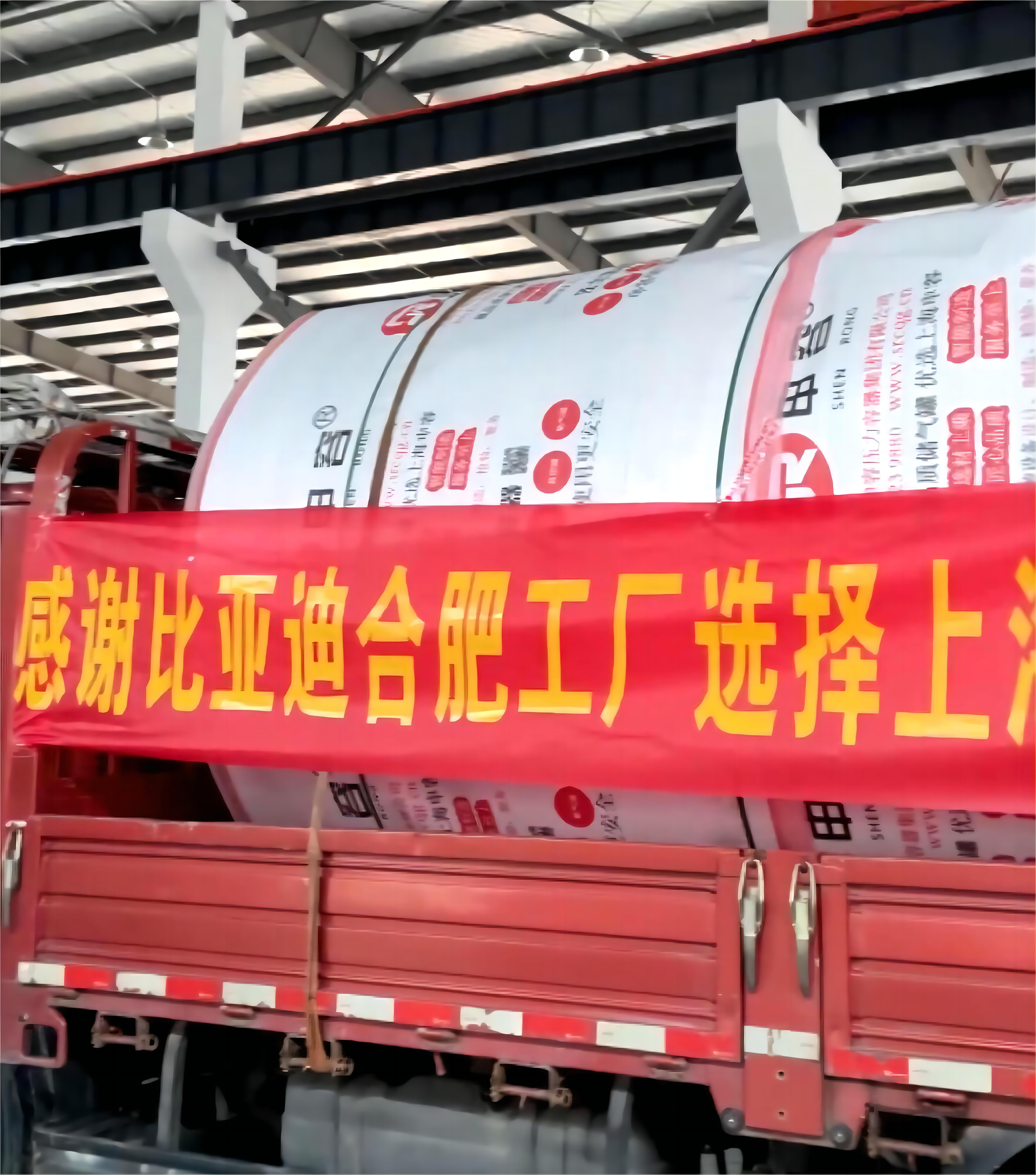 在采購新的儲(chǔ)氣罐時(shí)，您應(yīng)該注意以下幾個(gè)關(guān)鍵方面： 合規(guī)性 - 確保儲(chǔ)氣罐的設(shè)計(jì)、制造和檢驗(yàn)符合國家頒布的法律法規(guī)和安全技術(shù)規(guī)范，如GB 150《壓力容器》標(biāo)準(zhǔn)或者NB/T 47052等相關(guān)標(biāo)準(zhǔn)。 設(shè)計(jì)要求 - 根據(jù)您的需求選擇合適的設(shè)計(jì)壓力、容積和材質(zhì)。